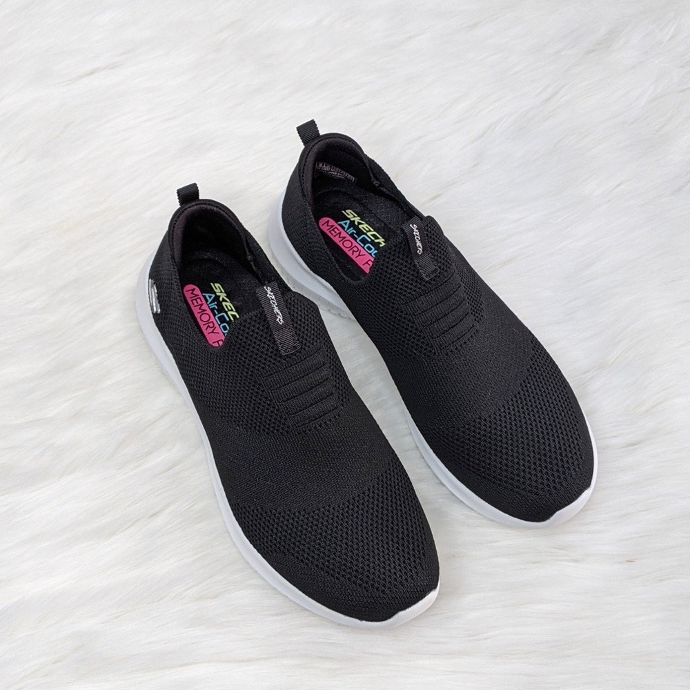 New Skechers black women's sneakers shoes slipon 8